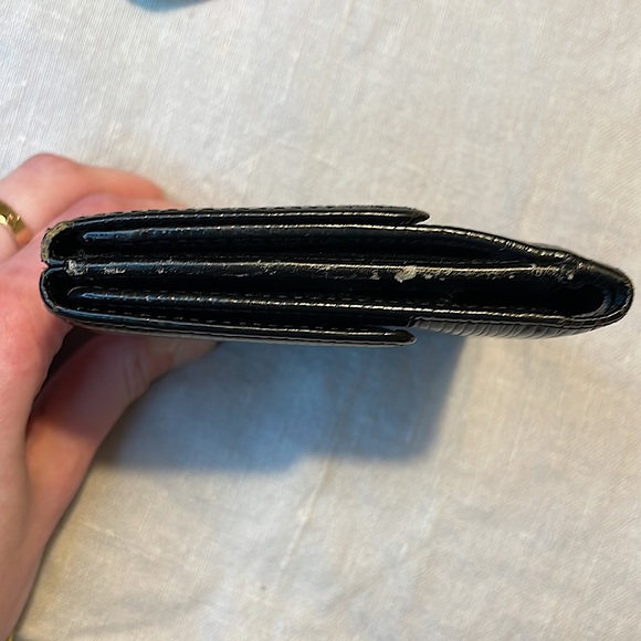 Louis Vuitton Epi Bifold - Unisex - Picture 2 of 9